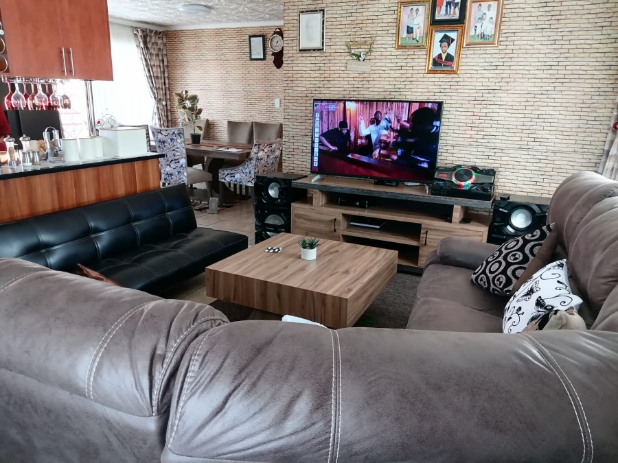 3 Bedroom Property for Sale in Waterkloof Hill Estate North West